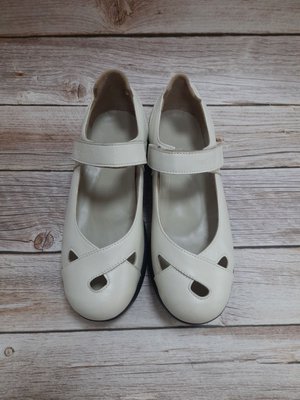 Бежеві шкіряні жіночі туфлі Форест-Орто, 40