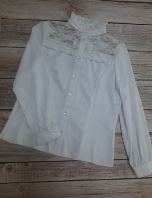 Блуза с гипюровой вставкой, 134