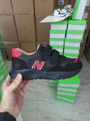Кросівки чорні "N" з перфорацією, 37, 23,8