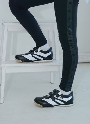 Шкіряні чорно-білі ортопедичні кросівки Aurelka, 23