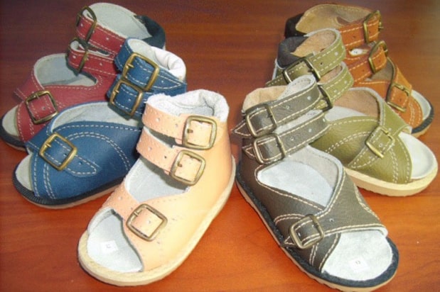 ортопедичні дитячі сандалі кольорові